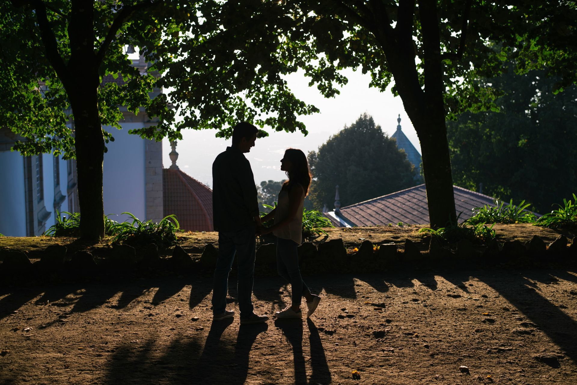 Foto Um pôr do sol incrível e um casal apaixonado - Bom Jesus do Monte Foto Um pôr do sol incrível e um casal apaixonado - Bom Jesus do Monte - Imagem 0