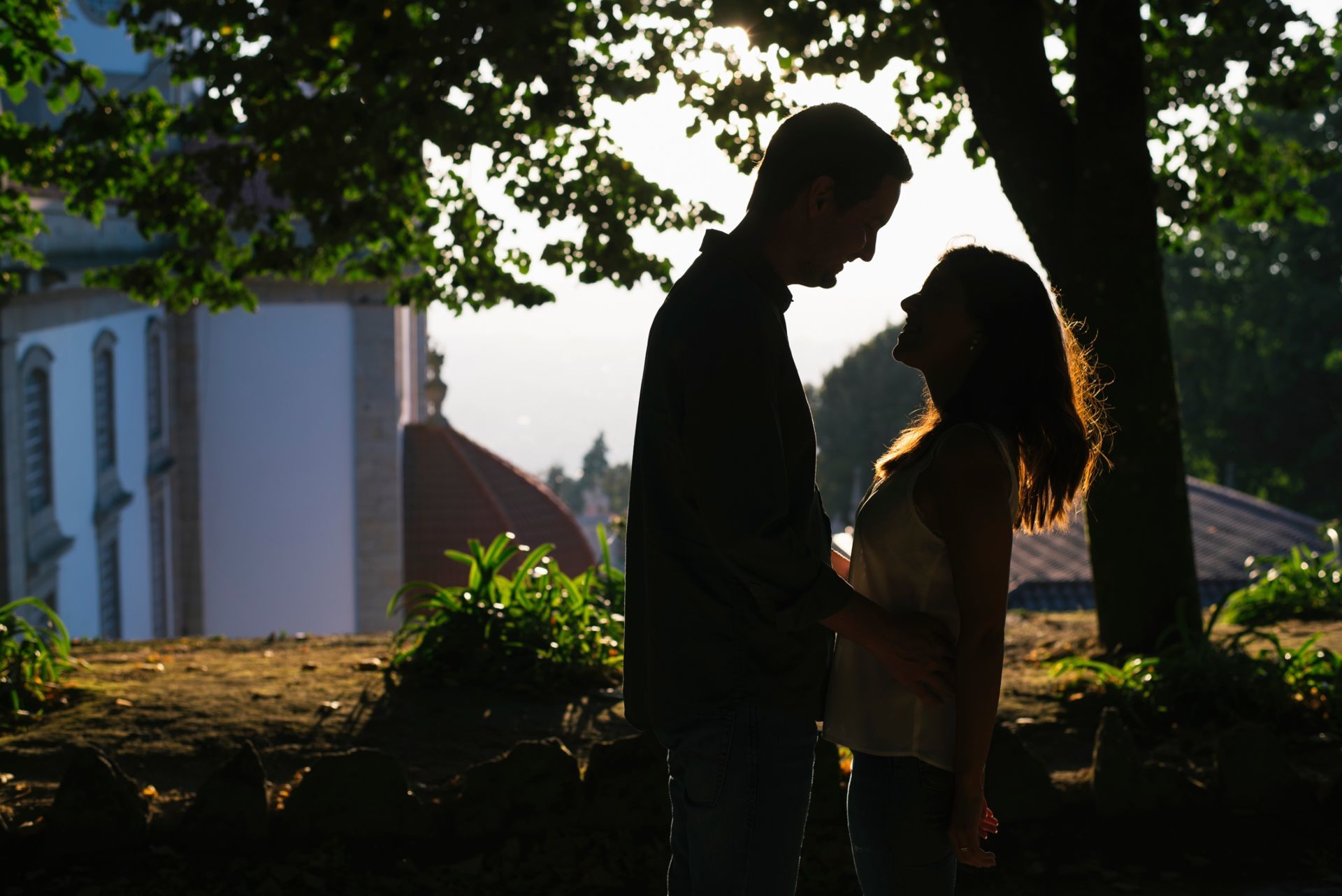 Foto Um pôr do sol incrível e um casal apaixonado - Bom Jesus do Monte Foto Um pôr do sol incrível e um casal apaixonado - Bom Jesus do Monte - Imagem 1
