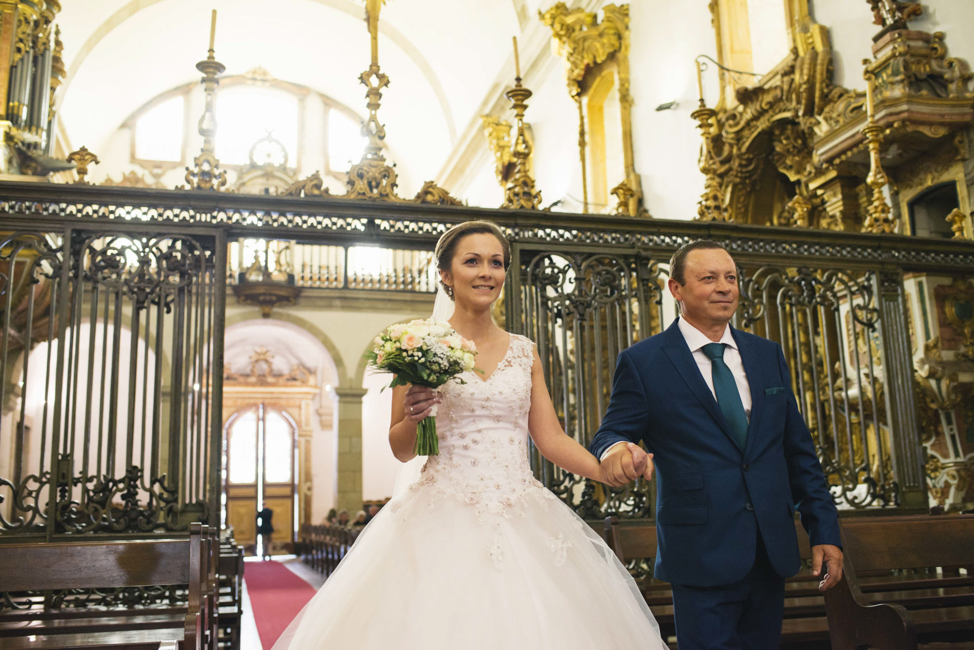 Foto Como fazer a entrada e a saída da igreja no dia do casamento? Foto Como fazer a entrada e a saída da igreja no dia do casamento? - Imagem 2