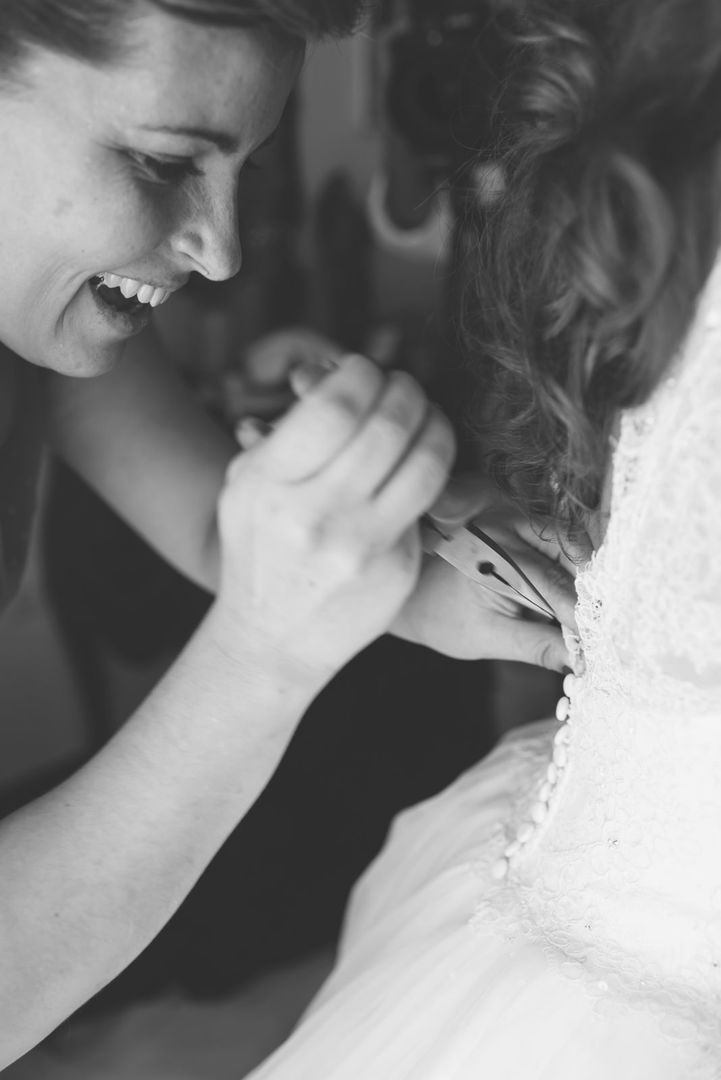 Foto Quem ajuda a vestir a noiva e o noivo no dia do casamento? Foto Quem ajuda a vestir a noiva e o noivo no dia do casamento? - Imagem 6