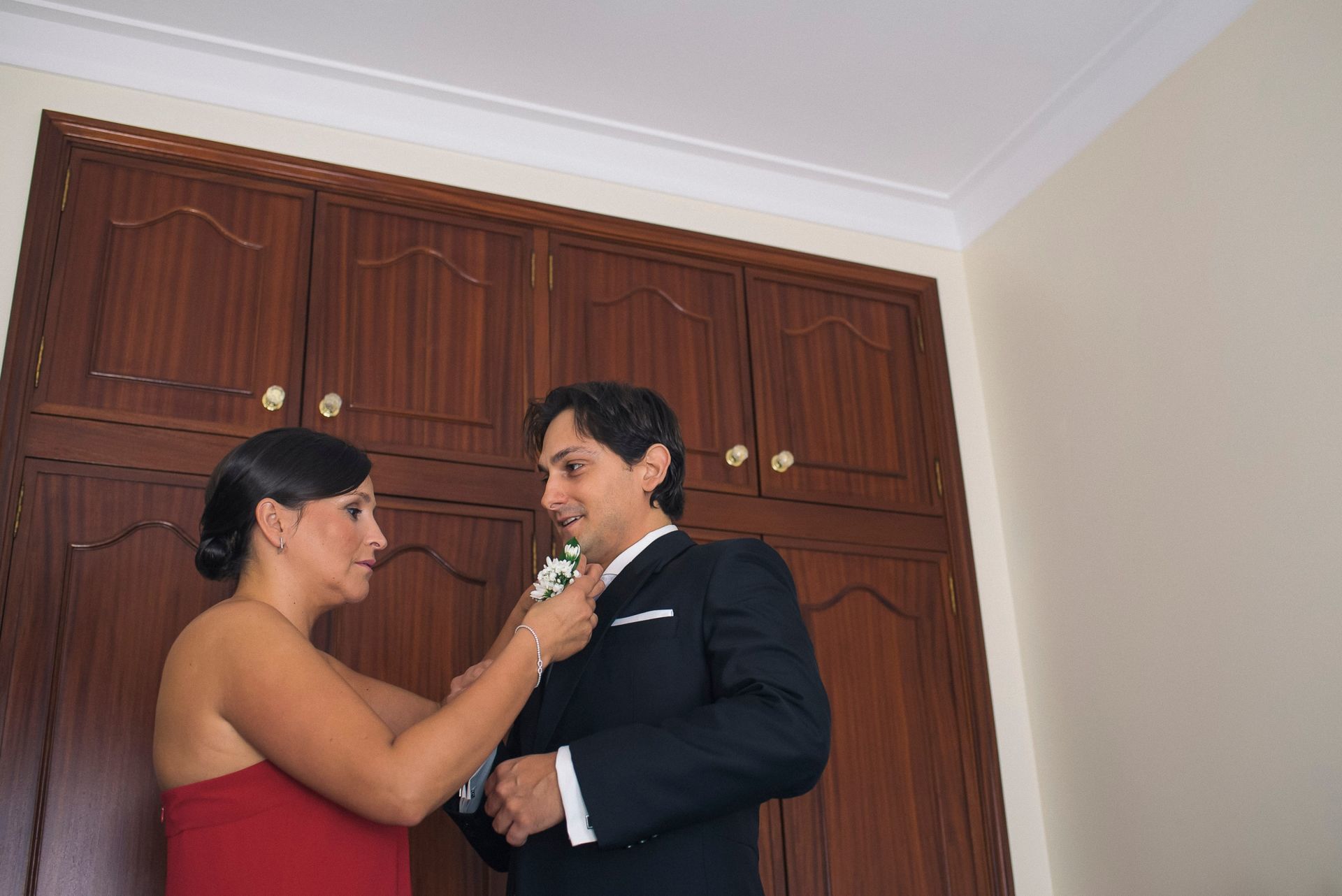 Foto Quem ajuda a vestir a noiva e o noivo no dia do casamento? Foto Quem ajuda a vestir a noiva e o noivo no dia do casamento? - Imagem 3