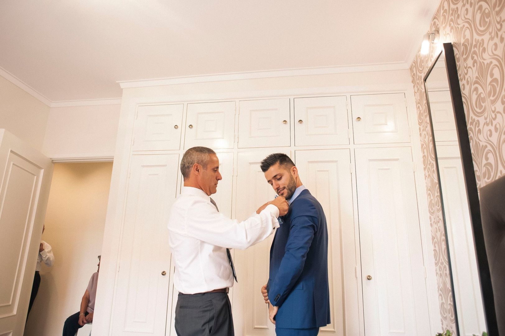Foto Quem ajuda a vestir a noiva e o noivo no dia do casamento? Foto Quem ajuda a vestir a noiva e o noivo no dia do casamento? - Imagem 13