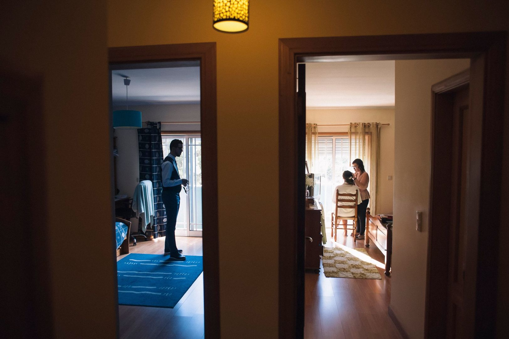 Foto Quem ajuda a vestir a noiva e o noivo no dia do casamento? Foto Quem ajuda a vestir a noiva e o noivo no dia do casamento? - Imagem 17