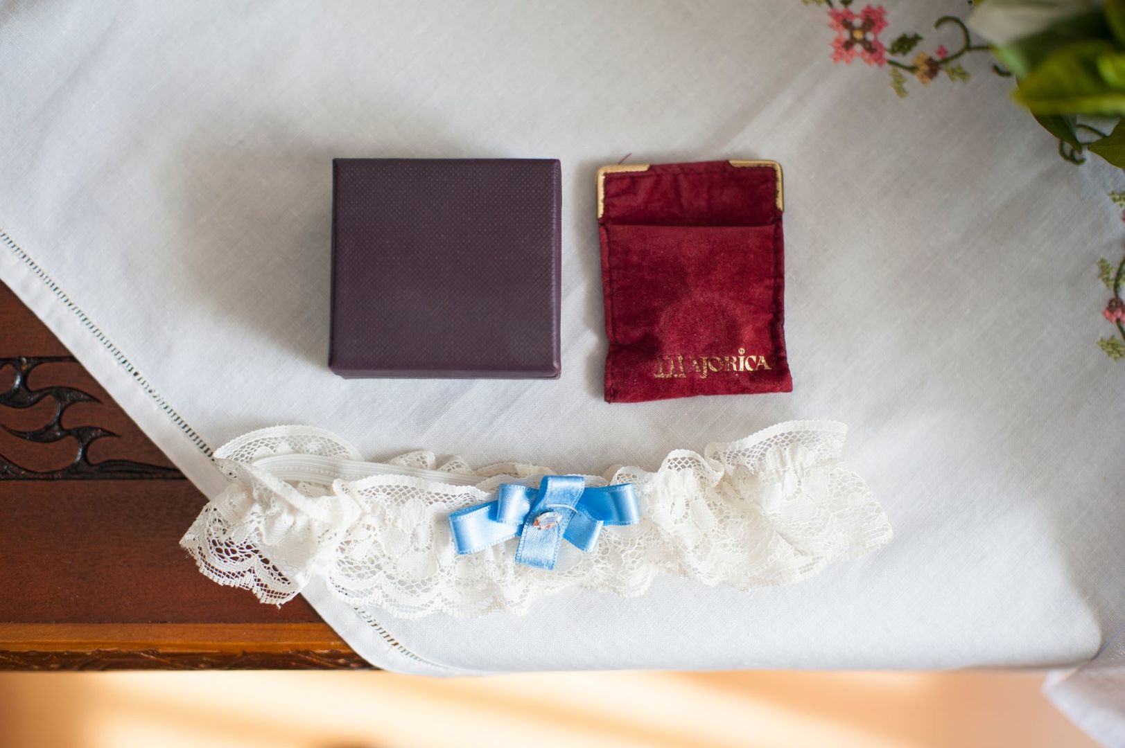 Foto Qual o significado do uso da liga da noiva no dia de casamento? Foto Qual o significado do uso da liga da noiva no dia de casamento? - Imagem 4