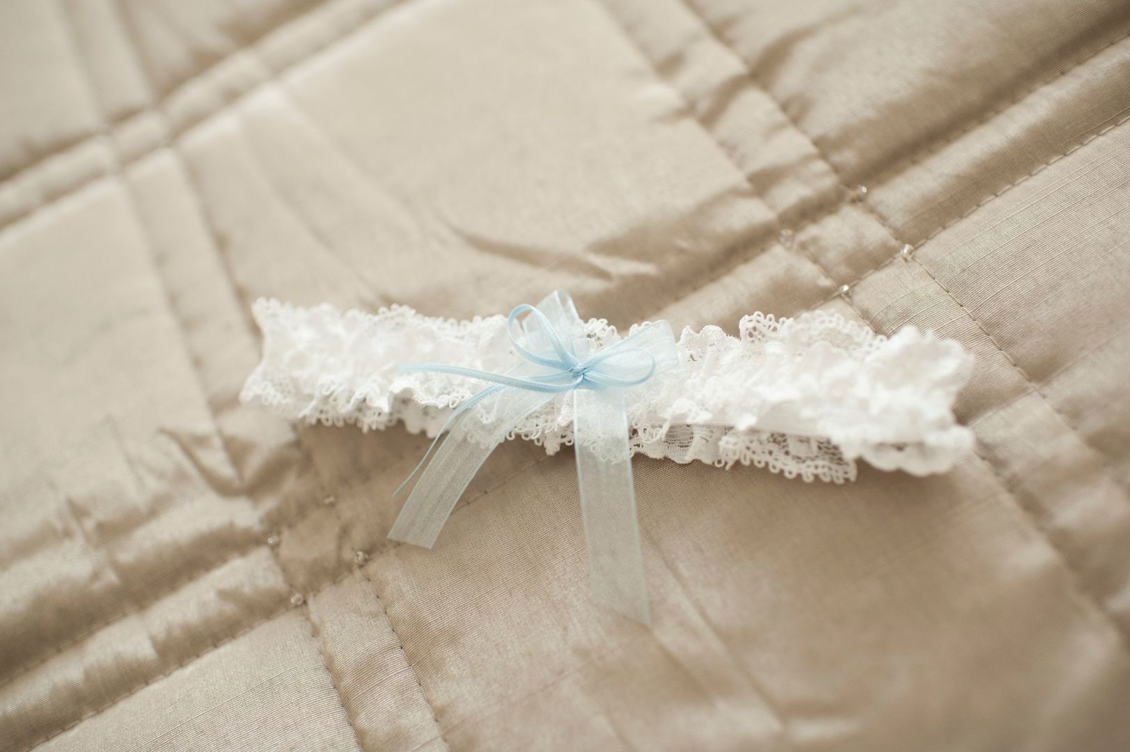 Foto Qual o significado do uso da liga da noiva no dia de casamento? Foto Qual o significado do uso da liga da noiva no dia de casamento? - Imagem 8