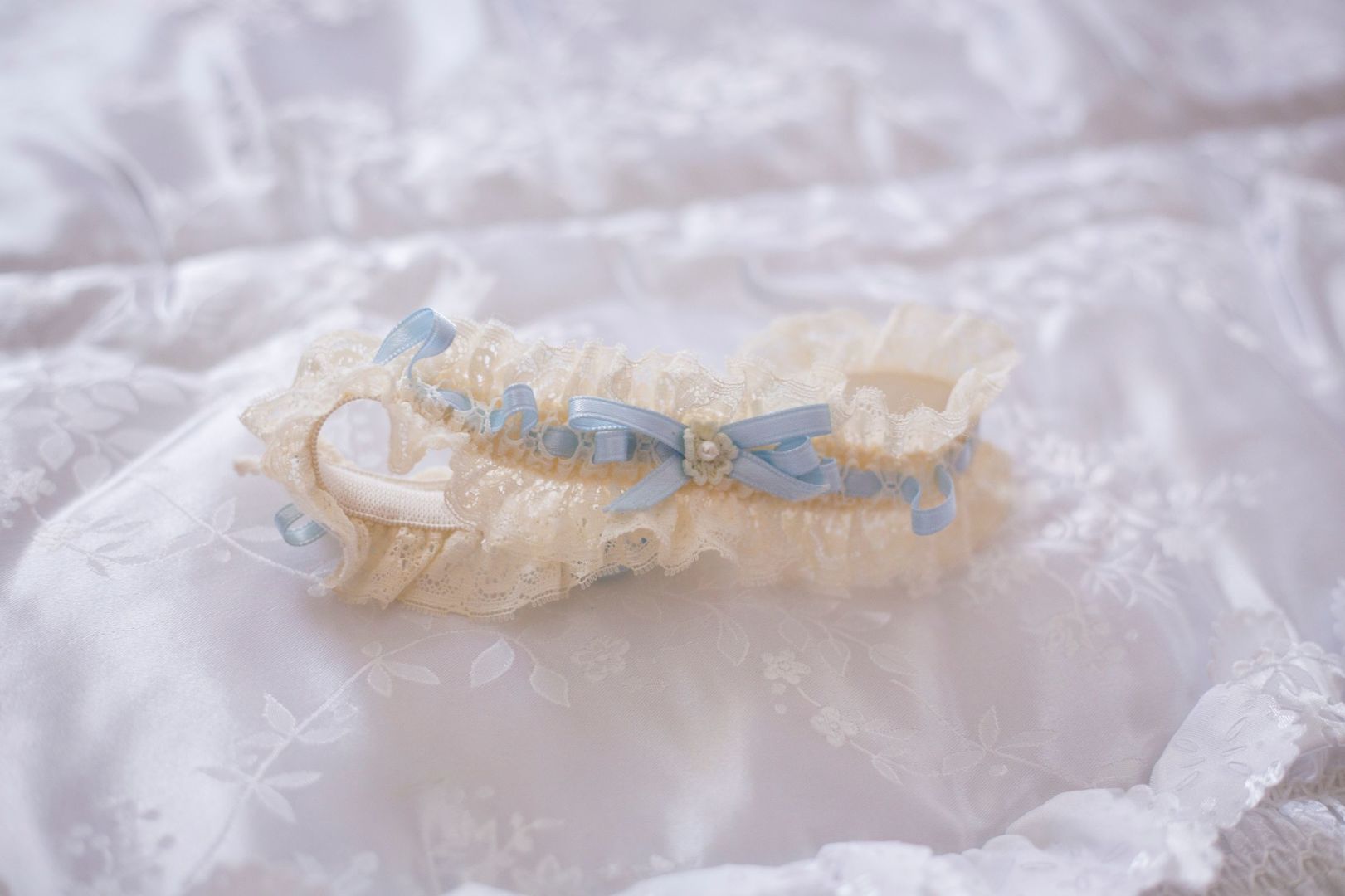 Foto Qual o significado do uso da liga da noiva no dia de casamento? Foto Qual o significado do uso da liga da noiva no dia de casamento? - Imagem 14