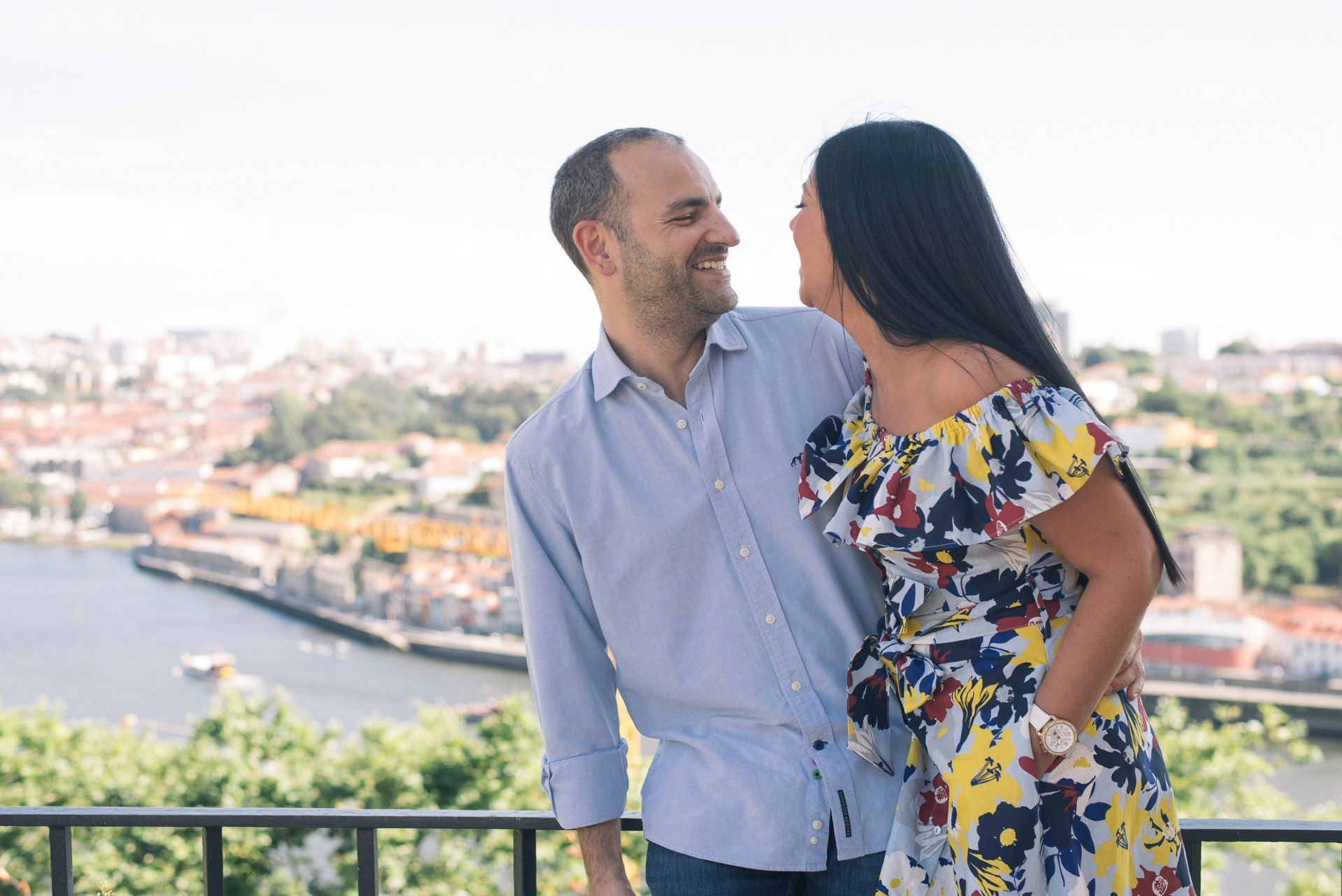 Foto Um casal apaixonado e uma companhia muito especial - Jardins do Palácio de Cristal Foto Um casal apaixonado e uma companhia muito especial - Jardins do Palácio de Cristal - Imagem 0