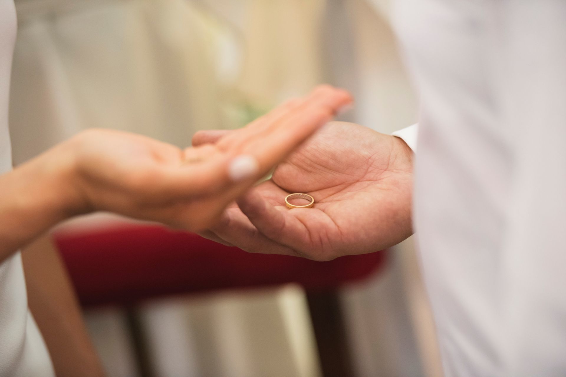 Foto O que simboliza a aliança no casamento? Foto O que simboliza a aliança no casamento? - Imagem 3