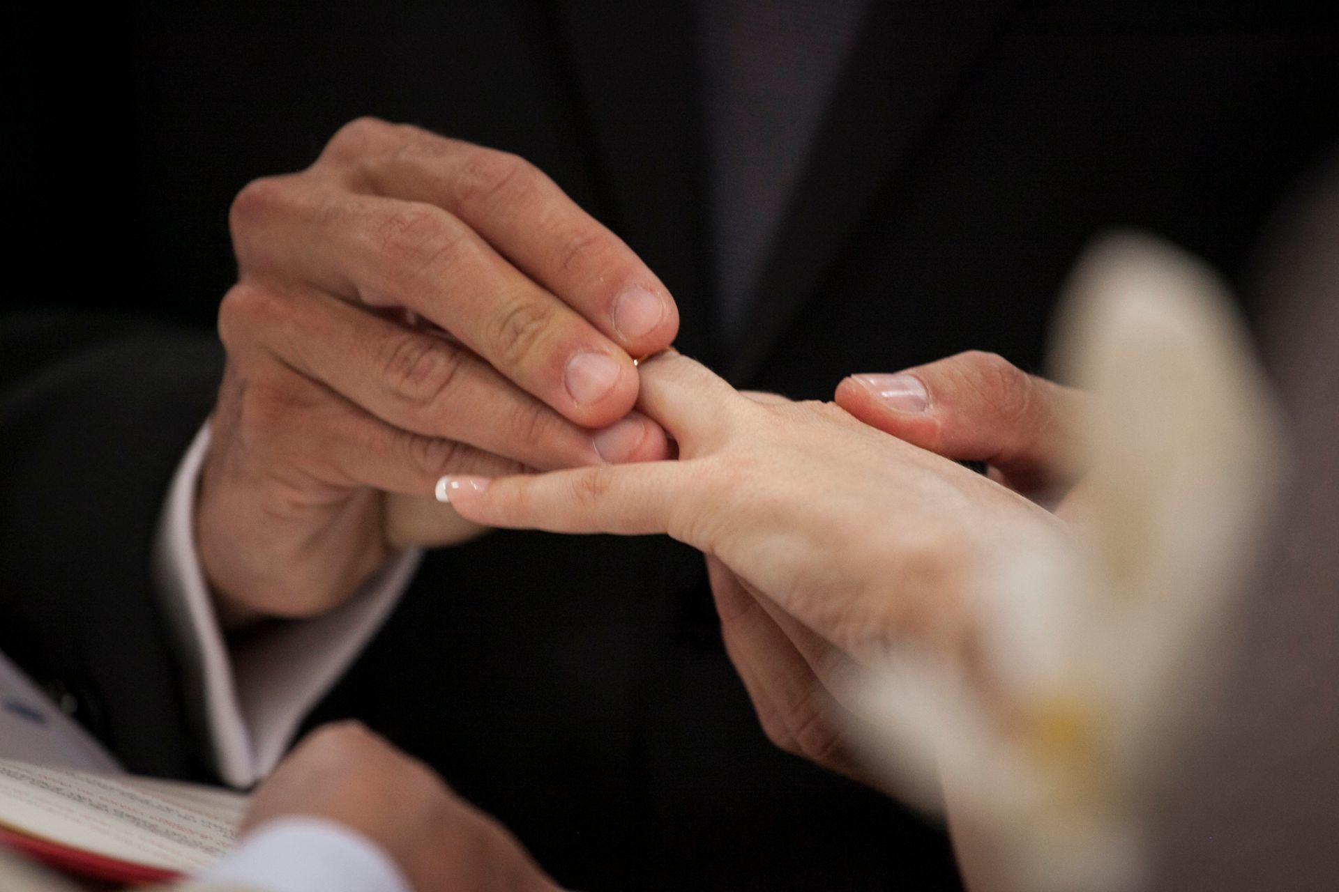 Foto O que simboliza a aliança no casamento? Foto O que simboliza a aliança no casamento? - Imagem 17