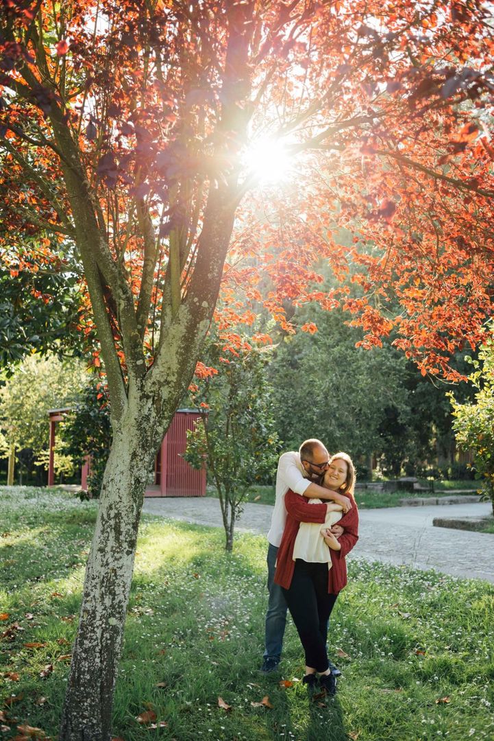 Foto Doce casal em passeio romântico no Porto - Parque da Cidade Foto Doce casal em passeio romântico no Porto - Parque da Cidade - Imagem 5